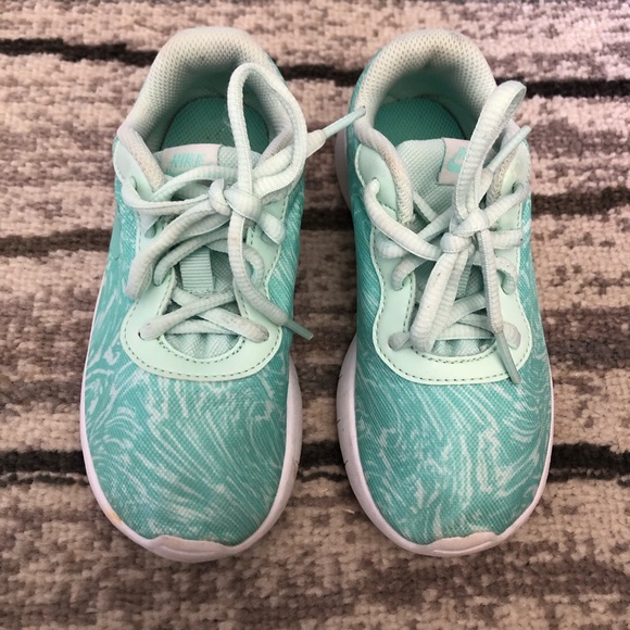 Nike Tajun Little Girls Sneakers - Picture 8 of 10